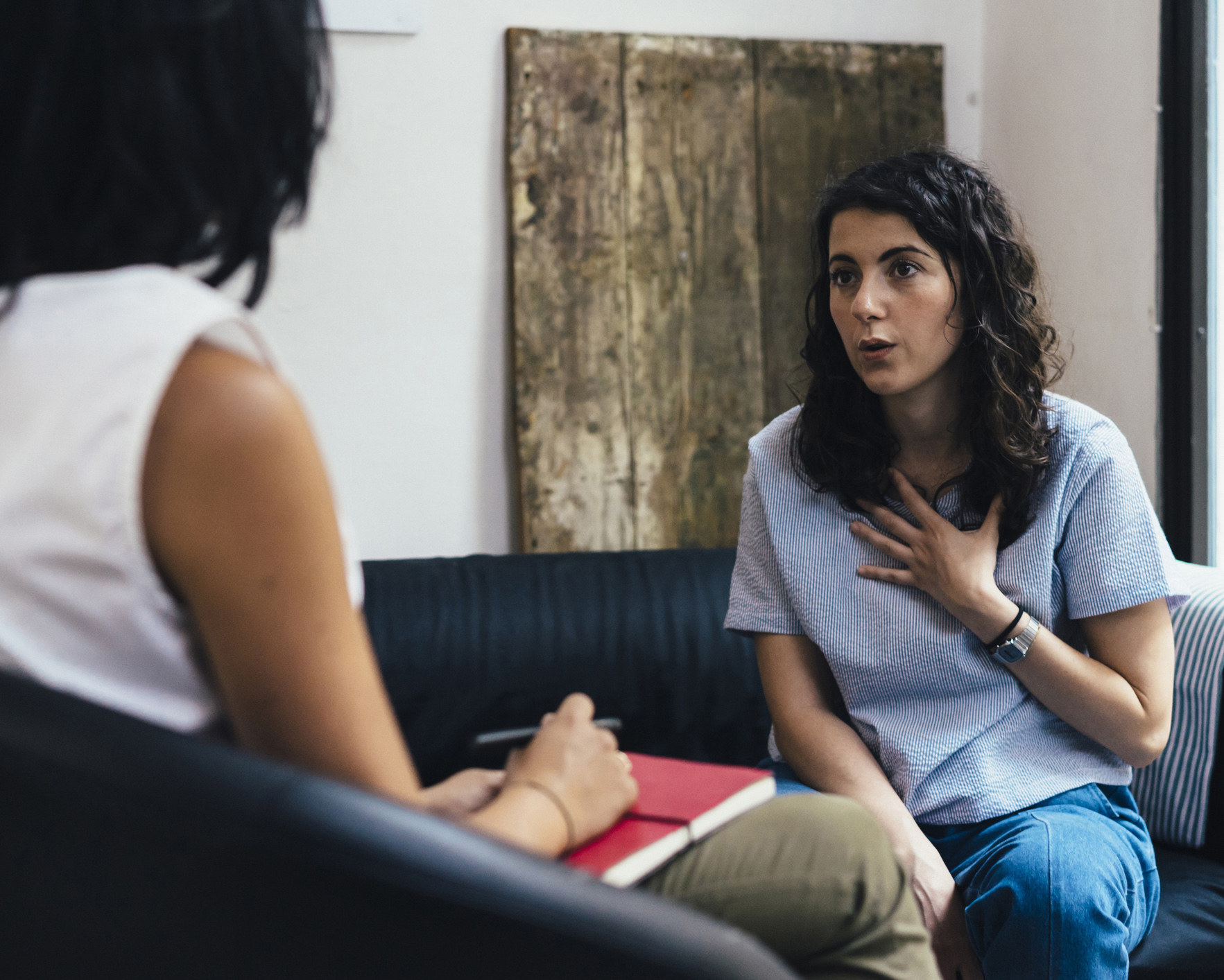 Woman during a psychotherapy session. Attend a session with Cheri Locke a psychotherapist marriage counseling in katy, tx. Schedule your appointment today in Texas. Couples counseling in katy tx wth Cheri Locke at Locke Counseling and Consulting is ready to help.
